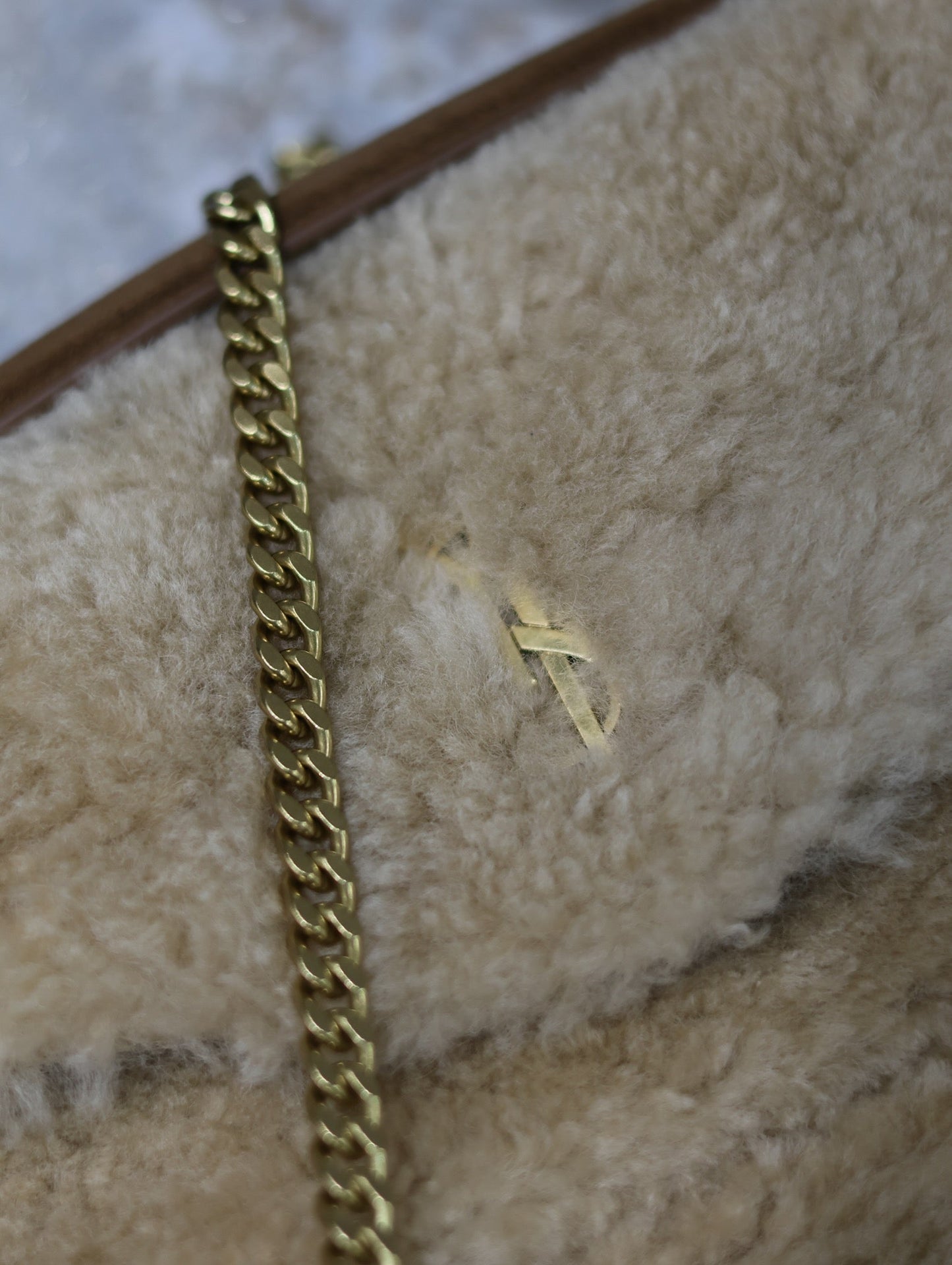SAC CALYPSO 26 EN PEAU LAINE BEIGE AVEC POIGNÉE EN DAIM MARRON