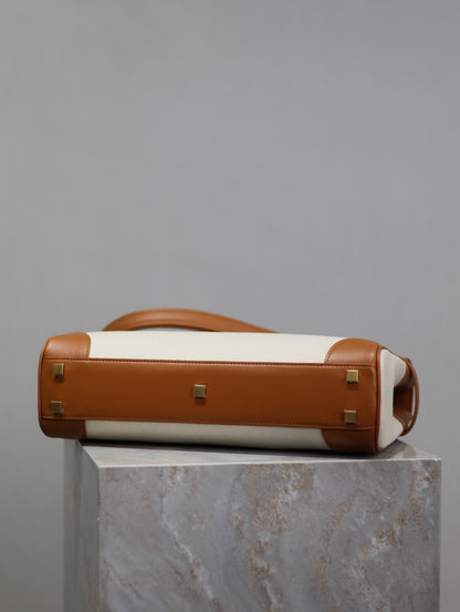 BOLSO MANHATTAN 32 EN PIEL DE BECERRO MARRÓN Y LONA BLANCA CON HERRAJES DORADOS