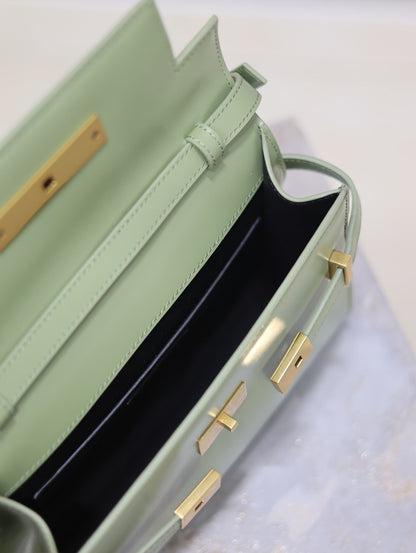 MANHATTAN SMALL 24 EN CUIR D'AGNEAU LISSE VERT OLIVE QUINCAILLERIE DORÉ