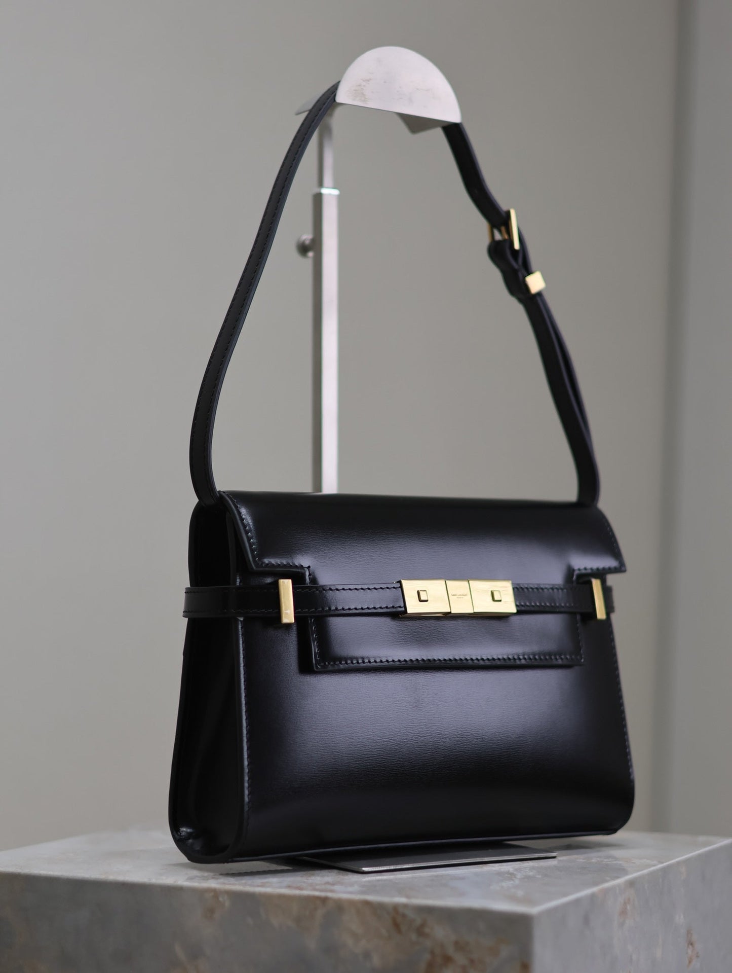 MANHATTAN PEQUEÑO DE 24 PULGADAS, NEGRO, PIEL DE CORDERO LISA, HERRAJES DORADOS