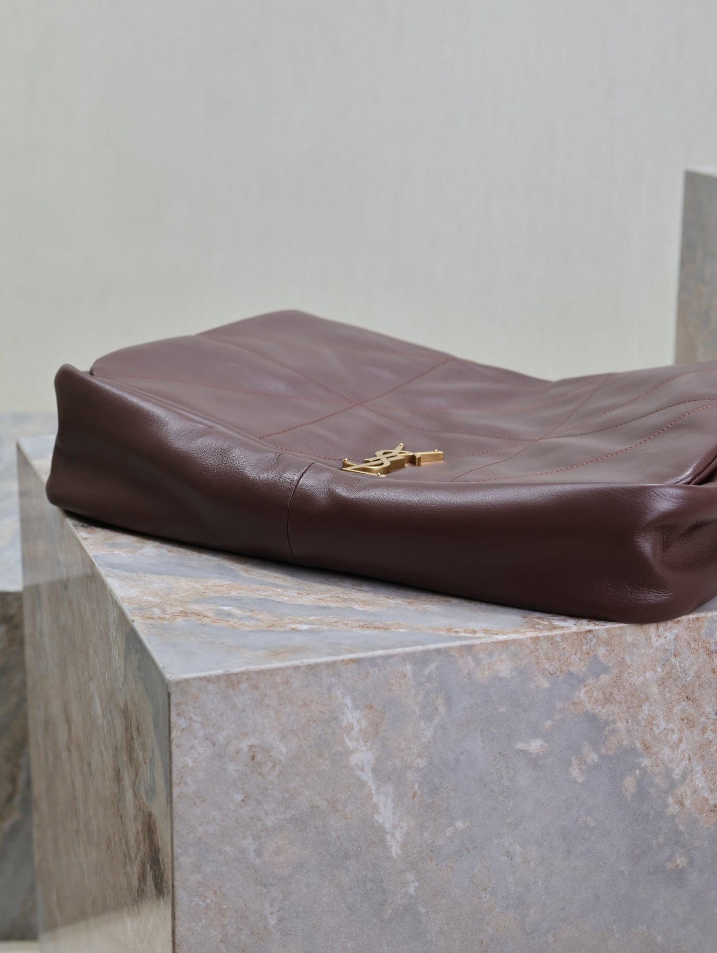 JAMIE 4.3 GRAND SAC 43 EN CUIR D'AGNEAU ROUGE VIN QUINCAILLERIE DORÉ