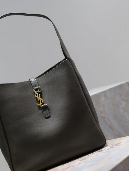 LE 5 À 7 GRAND SAC 31 EN AGNEAU VERT KAKI