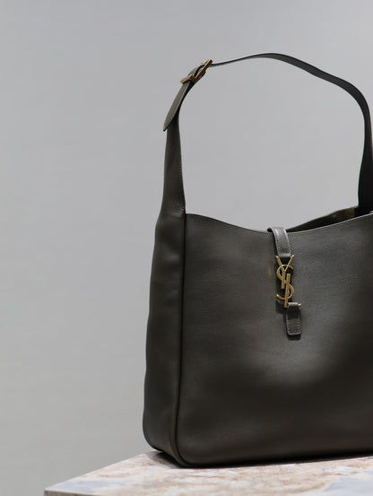 LE 5 À 7 GRAND SAC 31 EN AGNEAU VERT KAKI