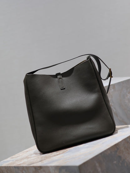 LE 5 À 7 GRAND SAC 31 EN AGNEAU VERT KAKI