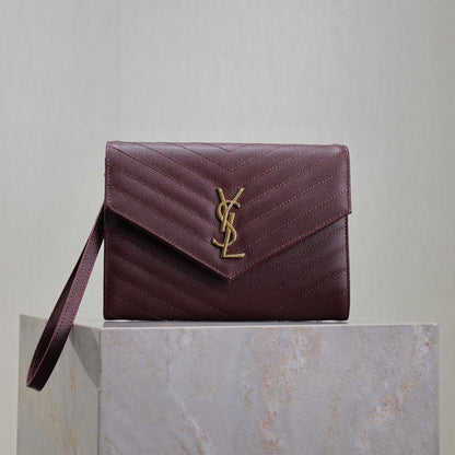 POCHETTE CASSANDRE 21 EN AGNEAU ROUGE BORDEAUX QUINCAILLERIE OR