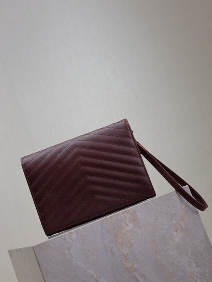 POCHETTE CASSANDRE 21 EN AGNEAU ROUGE BORDEAUX QUINCAILLERIE OR