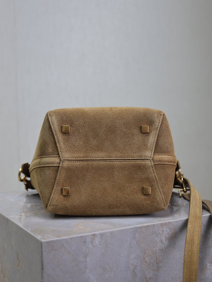 BOLSA DE CUBO PEQUEÑA LE 37 DE 20" EN ANTE MARRÓN SUCIO