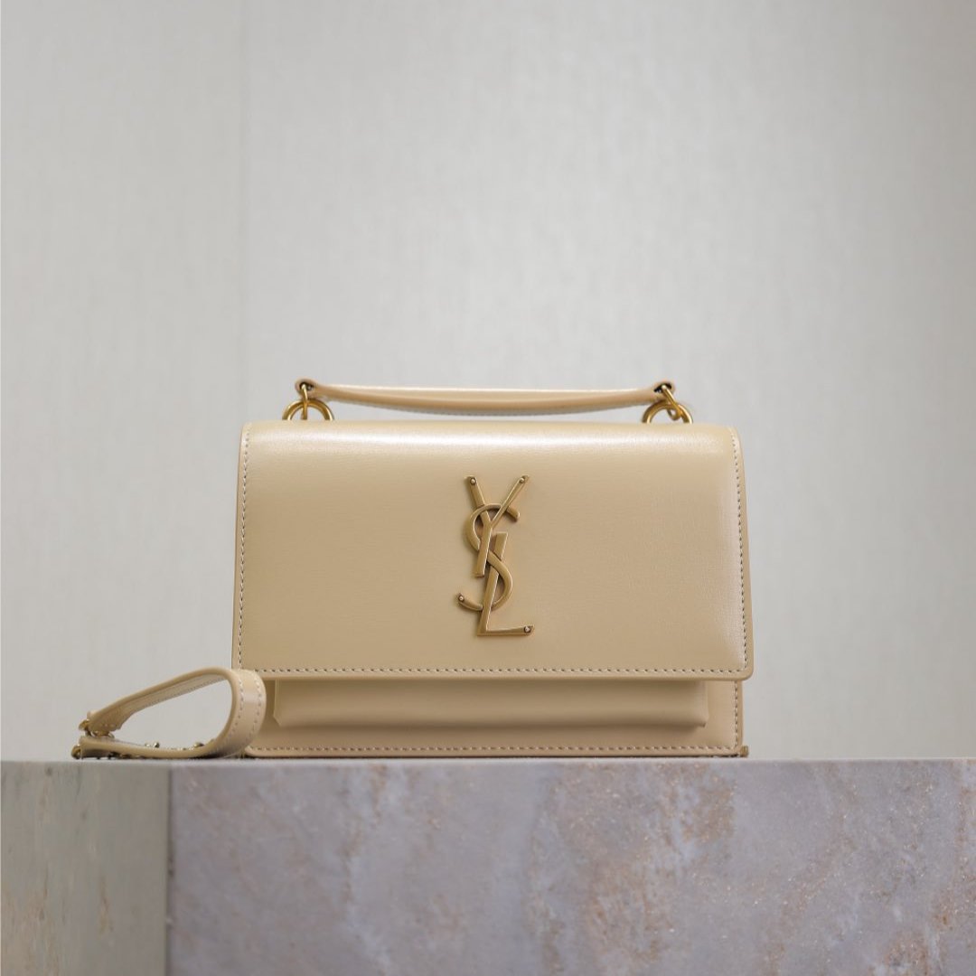 BOLSO PEQUEÑO SUNSET 19 EN PIEL DE BECERRO BEIGE CON HERRAJES DORADOS