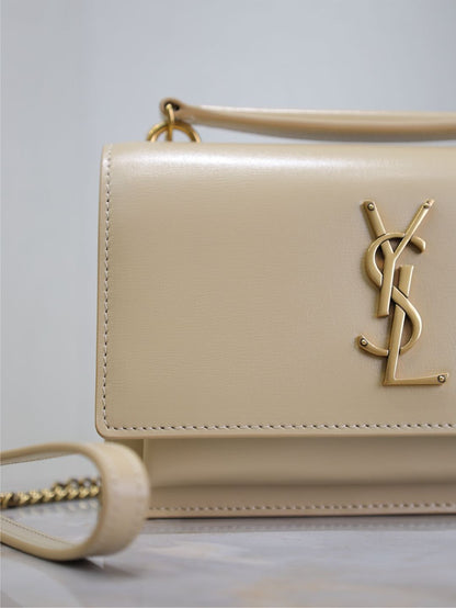 BOLSO PEQUEÑO SUNSET 19 EN PIEL DE BECERRO BEIGE CON HERRAJES DORADOS
