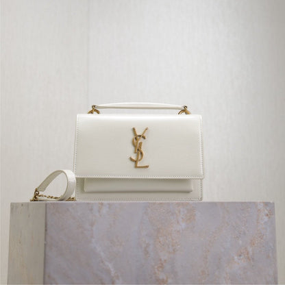 BOLSO PEQUEÑO SUNSET 19 EN PIEL DE BECERRO BLANCA CON HERRAJES DORADOS