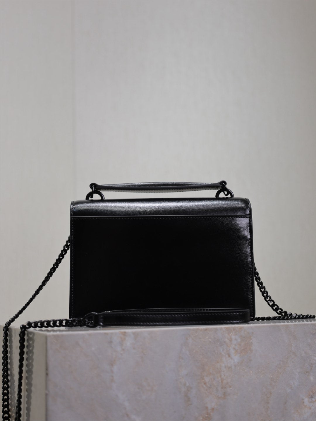 BOLSO PEQUEÑO SUNSET 19 EN PIEL DE BECERRO NEGRA, HERRAJES NEGROS