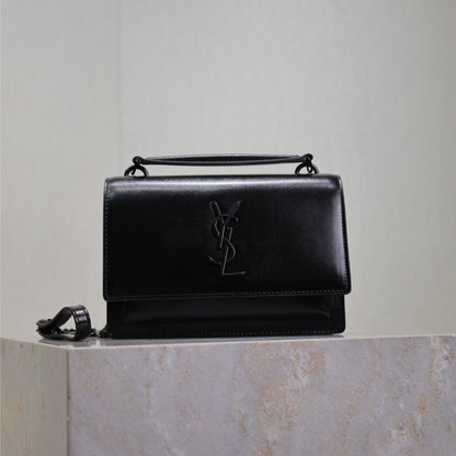BOLSO PEQUEÑO SUNSET 19 EN PIEL DE BECERRO NEGRA, HERRAJES NEGROS