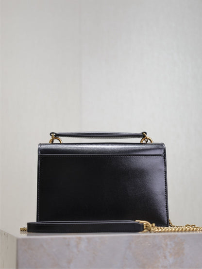 BOLSO PEQUEÑO SUNSET 19 EN PIEL DE BECERRO NEGRA CON HERRAJES DE COBRE