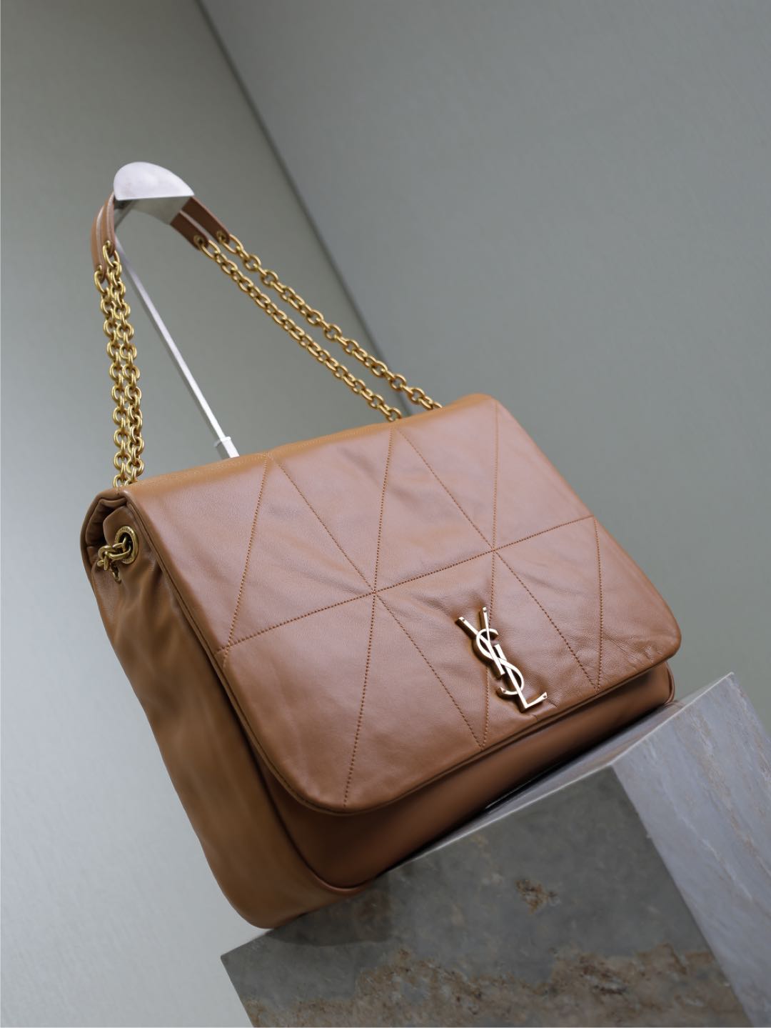 BOLSO GRANDE JAMIE 4.3 43 EN PIEL DE CORDERO LISA MARRÓN BRONCE CON HERRAJES DORADOS