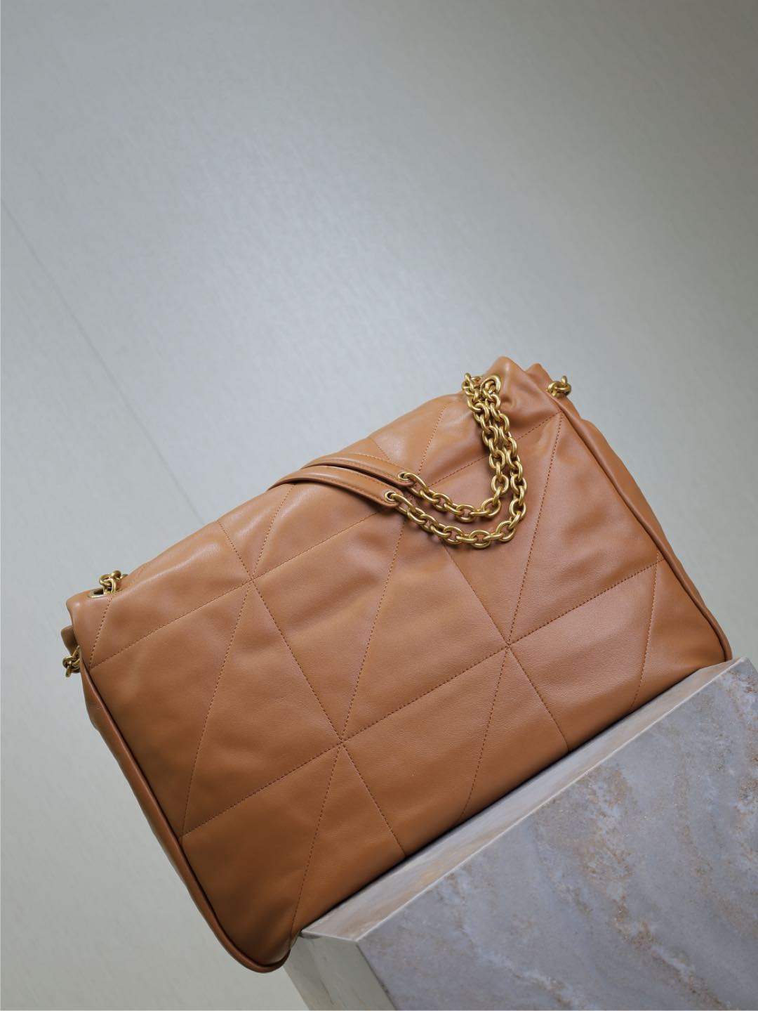 BOLSO GRANDE JAMIE 4.3 43 EN PIEL DE CORDERO LISA MARRÓN BRONCE CON HERRAJES DORADOS