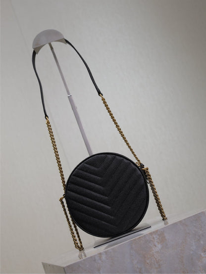 BOLSO REDONDO PEQUEÑO DE VINILO 17 EN PIEL CAVIAR NEGRO, HERRAJES DORADOS