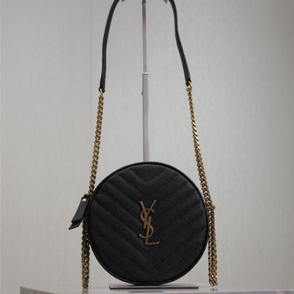 BOLSO REDONDO PEQUEÑO DE VINILO 17 EN PIEL CAVIAR NEGRO, HERRAJES DORADOS