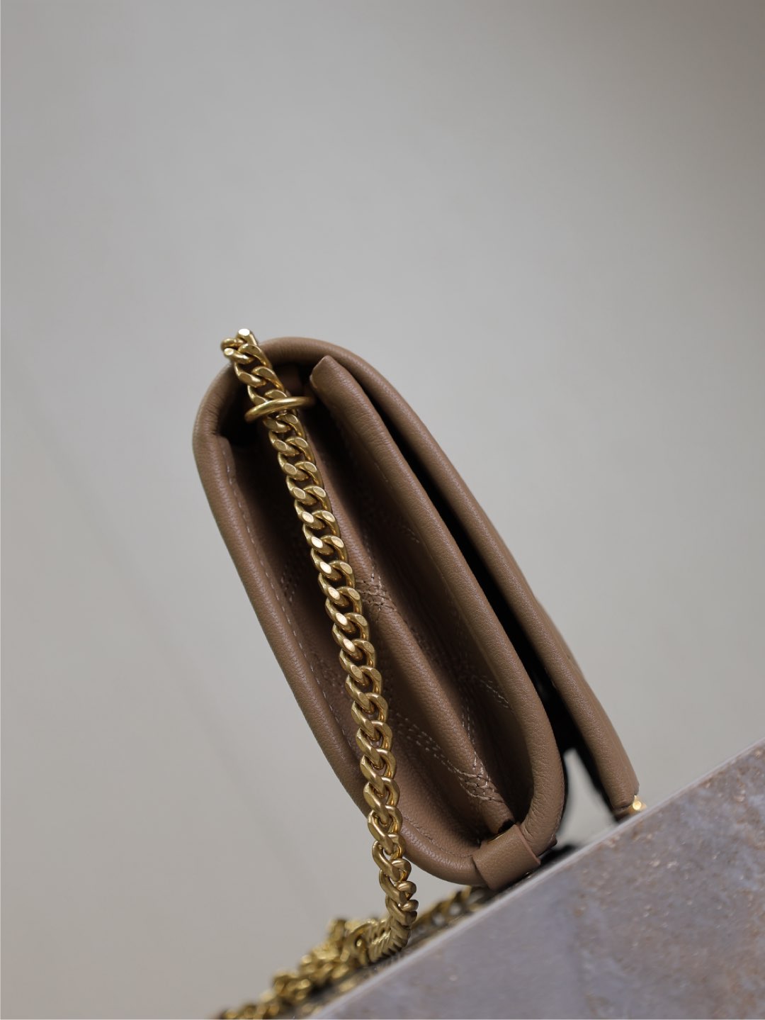 BECKY 22 EN CUIR D'AGNEAU MATELASSÉ MARRON MOYEN QUINCAILLERIE DORÉ