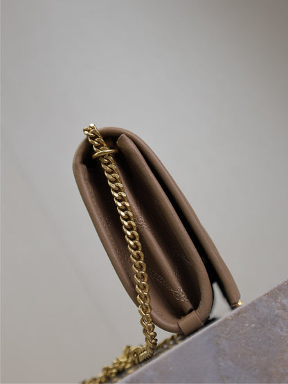 BECKY 22 EN CUIR D'AGNEAU MATELASSÉ MARRON MOYEN QUINCAILLERIE DORÉ