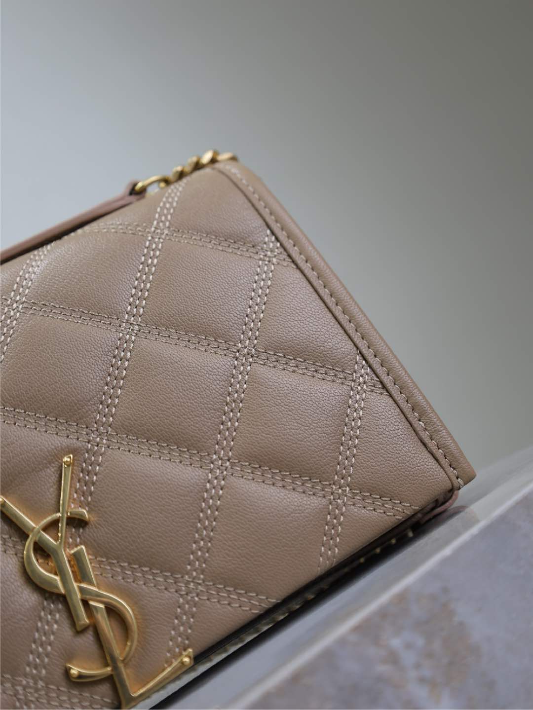BECKY 22 EN CUIR D'AGNEAU MATELASSÉ MARRON MOYEN QUINCAILLERIE DORÉ