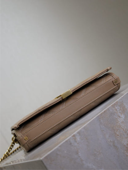 BECKY 22 EN CUIR D'AGNEAU MATELASSÉ MARRON MOYEN QUINCAILLERIE DORÉ