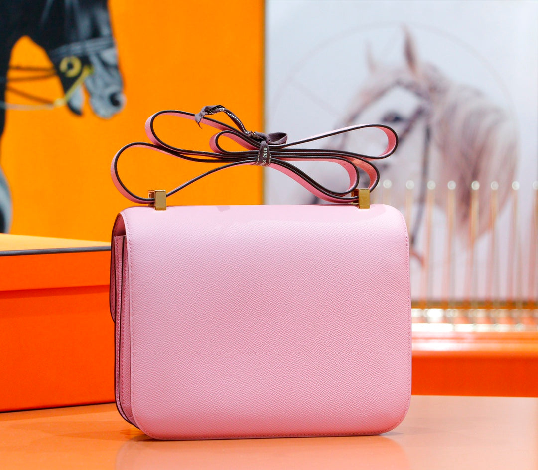 Constance 24, piel Epsom rosa, herrajes plateados