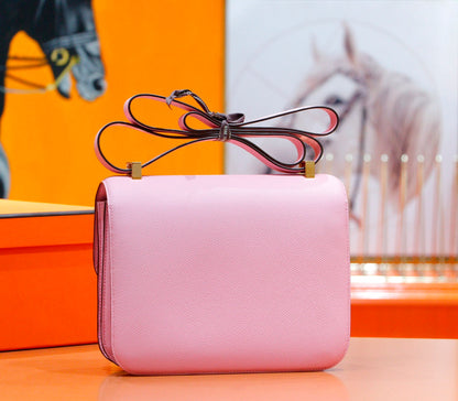 Constance 24, piel Epsom rosa, herrajes plateados