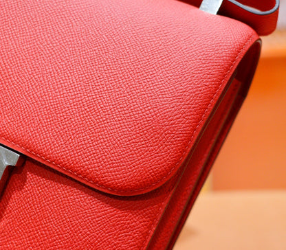 Constance 24, cuero Epsom rojo, herrajes plateados