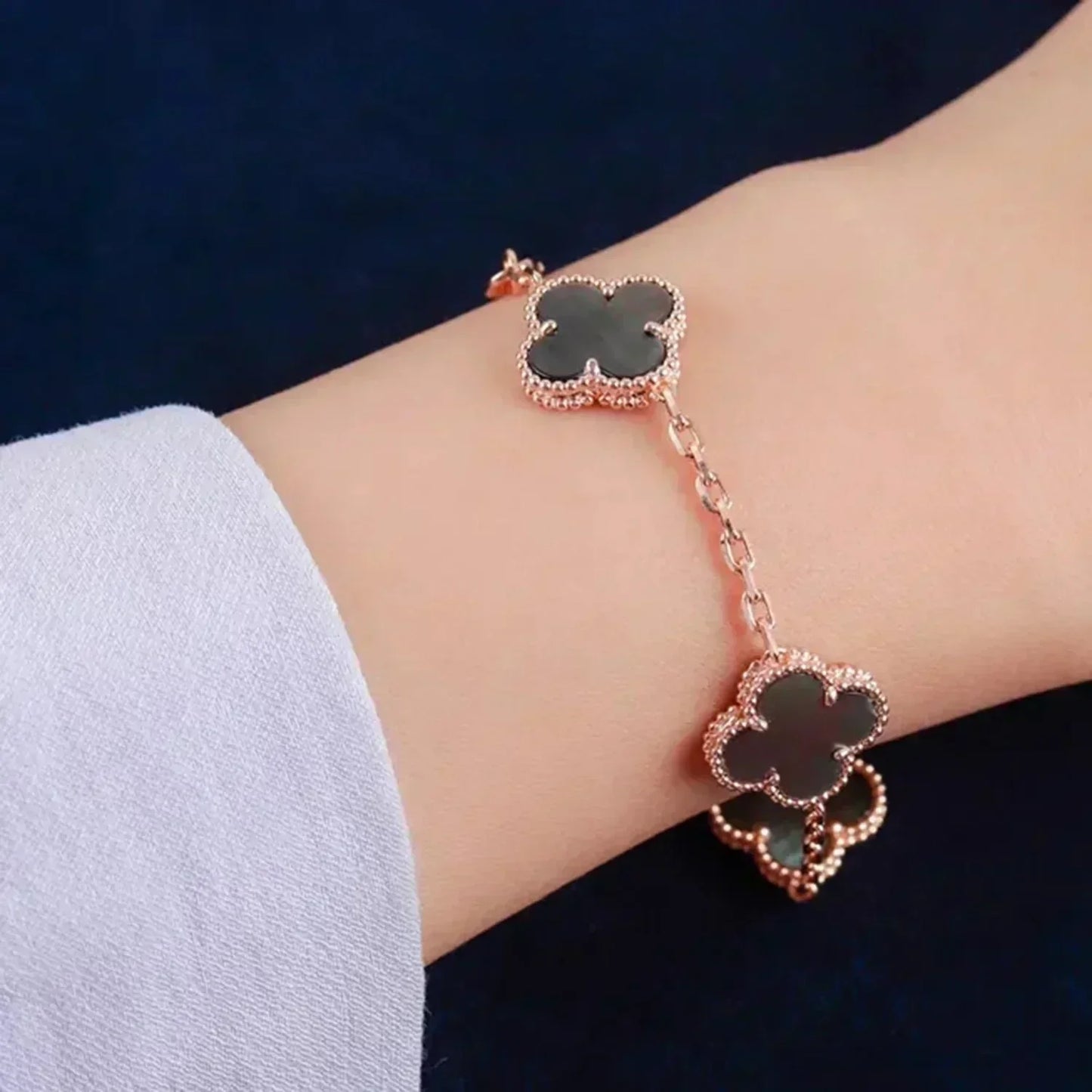DIANA CLOVER 5 MOTIF GRAY MOP  BRACELET
