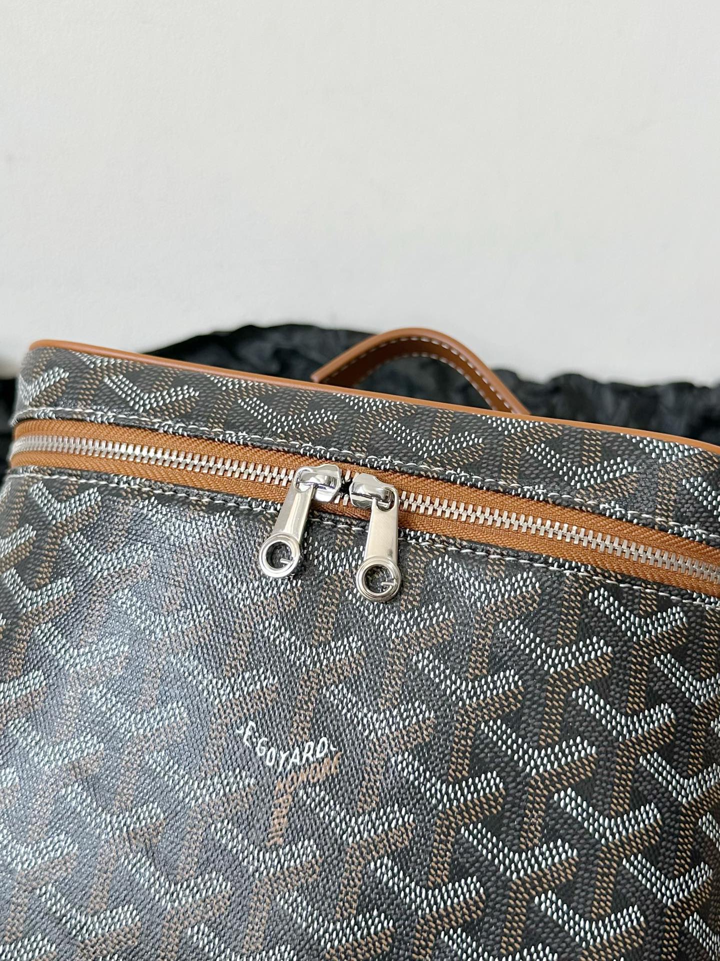 BOLSA DE MAQUILLAJE GOYA 20CM LONA NEGRA Y TAN