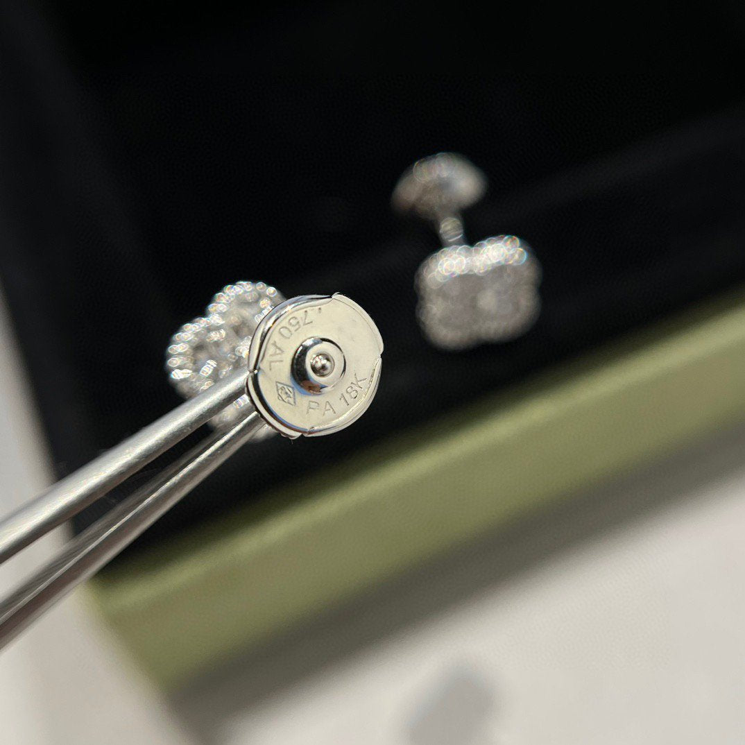 DIANA CLOVER MINI DIAMOND STUD EARRINGS